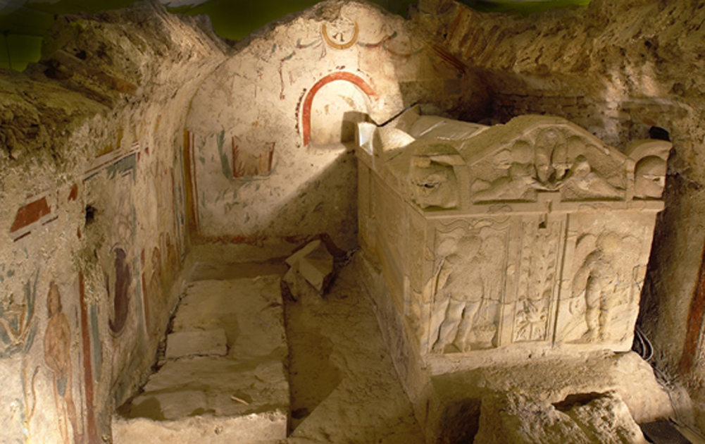 Sarcófago y pinturas murales en la necrópolis cristiana de Pécs (Pecold/Fotolia)